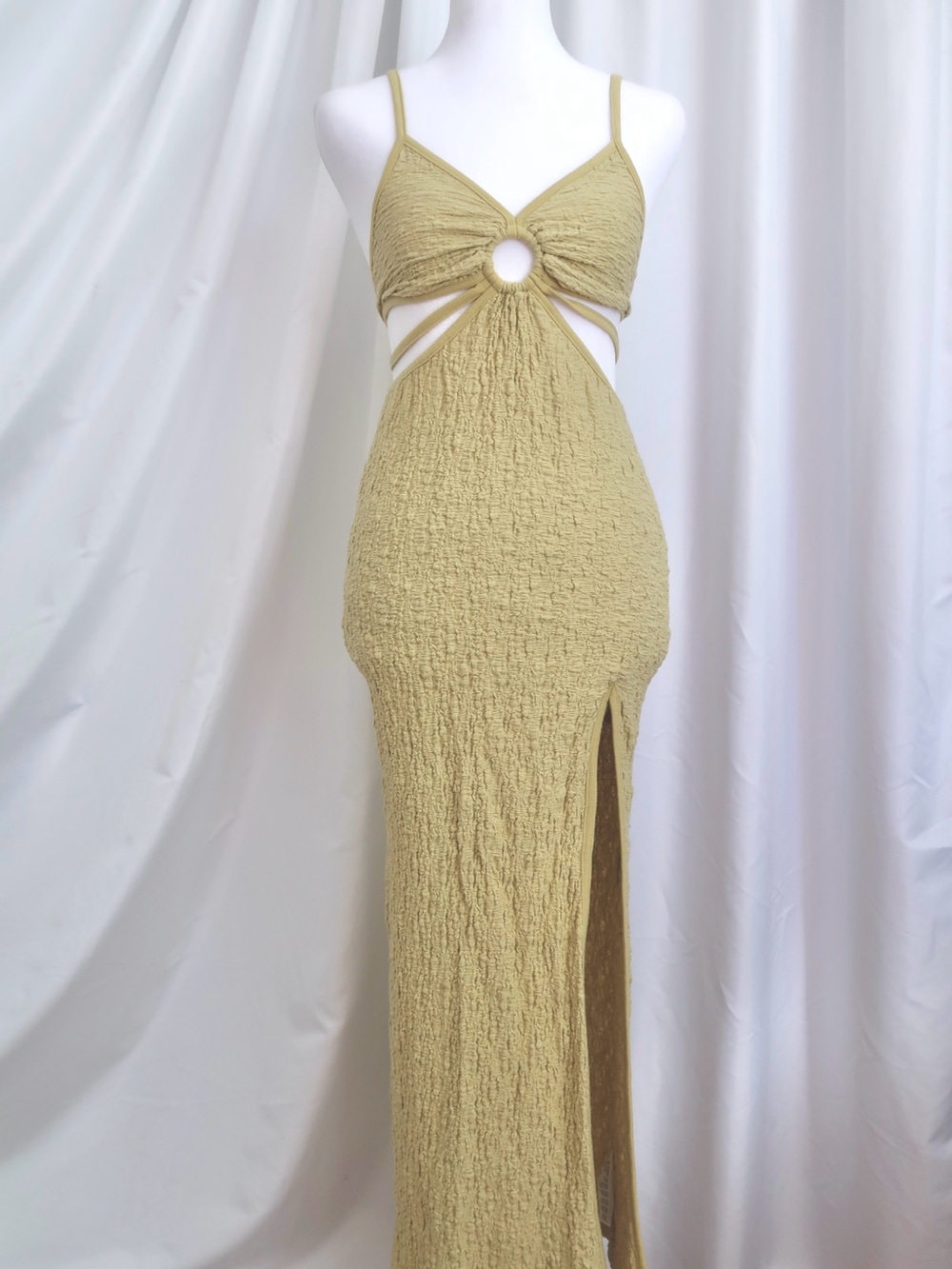 Cutout Ring Maxi Dress